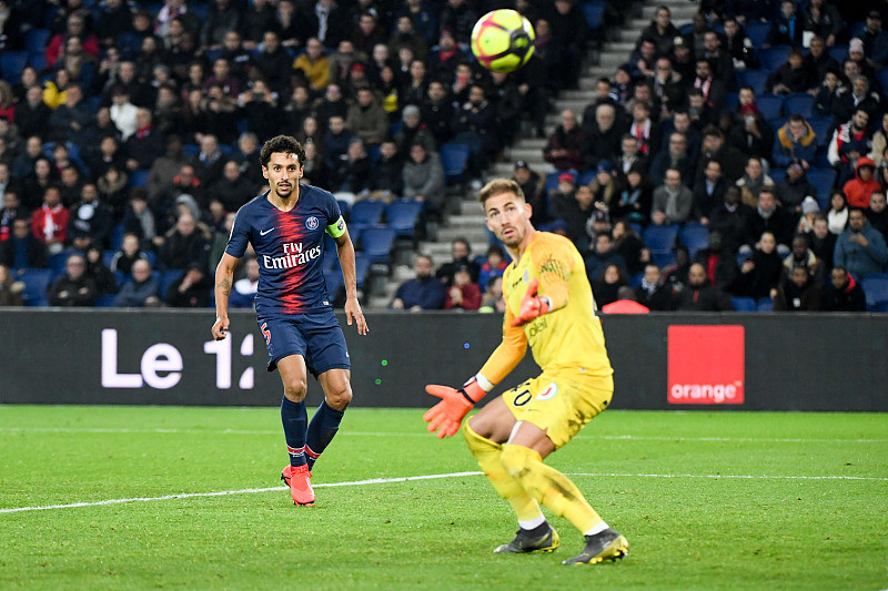 一场2-0让西甲争冠格局大乱，大黑马豪取6连胜，只落后皇马1分（2-0爆冷搅乱西甲夺冠版图，黑马六连胜距皇马仅差1分）