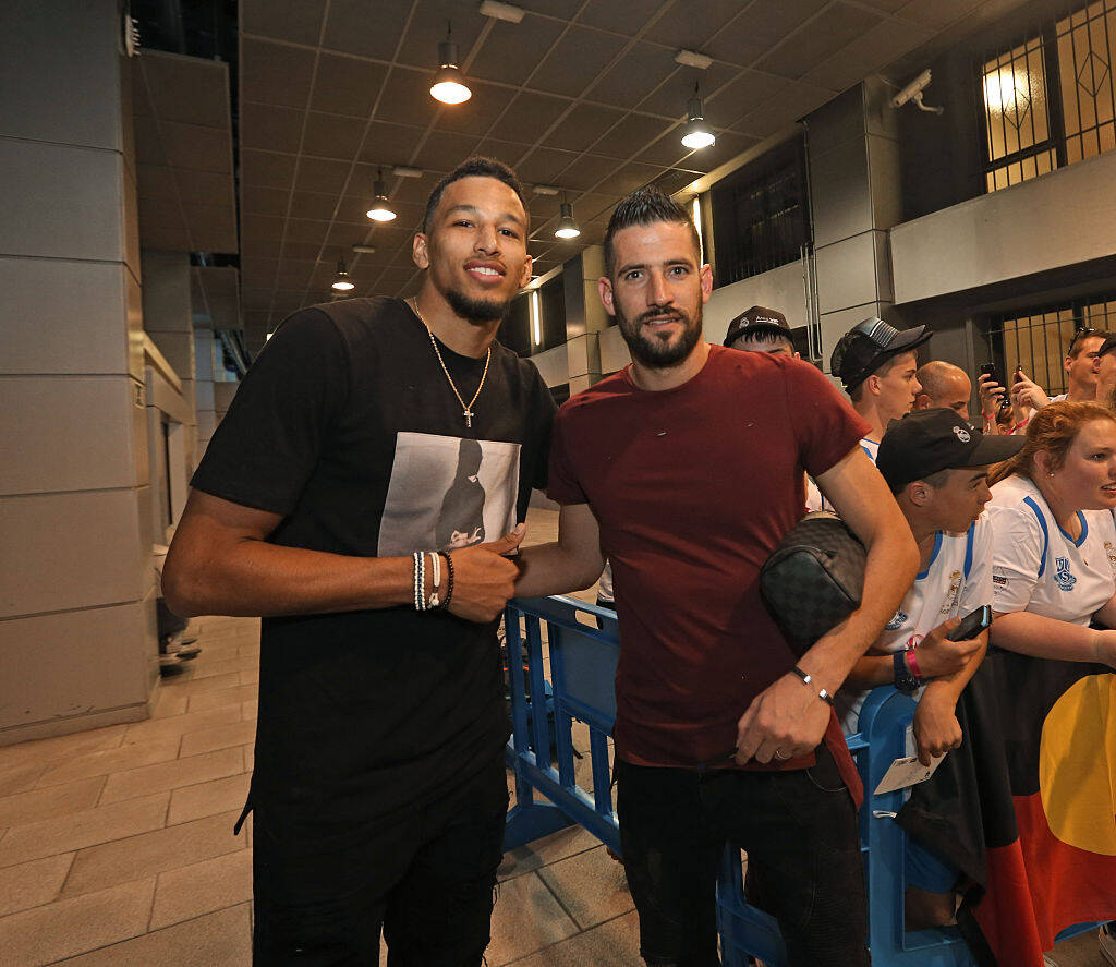 太尴尬！海兰德关键第一罚不中 第三罚故意不进却没沾筐违例送球权（太尴尬！海兰德关键首罚失手，第三罚故意不中未触筐被判违例送出球权）