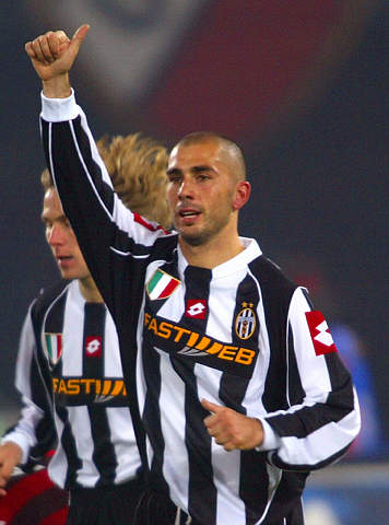 前锋突破造点，射门造成点球机会（前锋突入禁区造点，射门逼出点球）