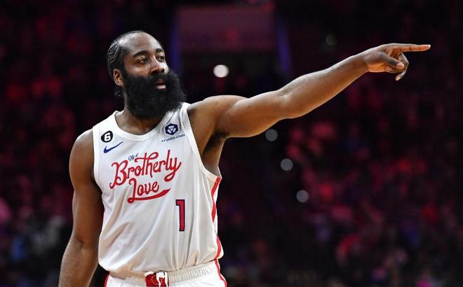 西甲射手榜：姆巴佩16球领跑！费兰-托雷斯11球紧随其后！（西甲射手榜：姆巴佩16球居首，费兰-托雷斯以11球紧追其后）