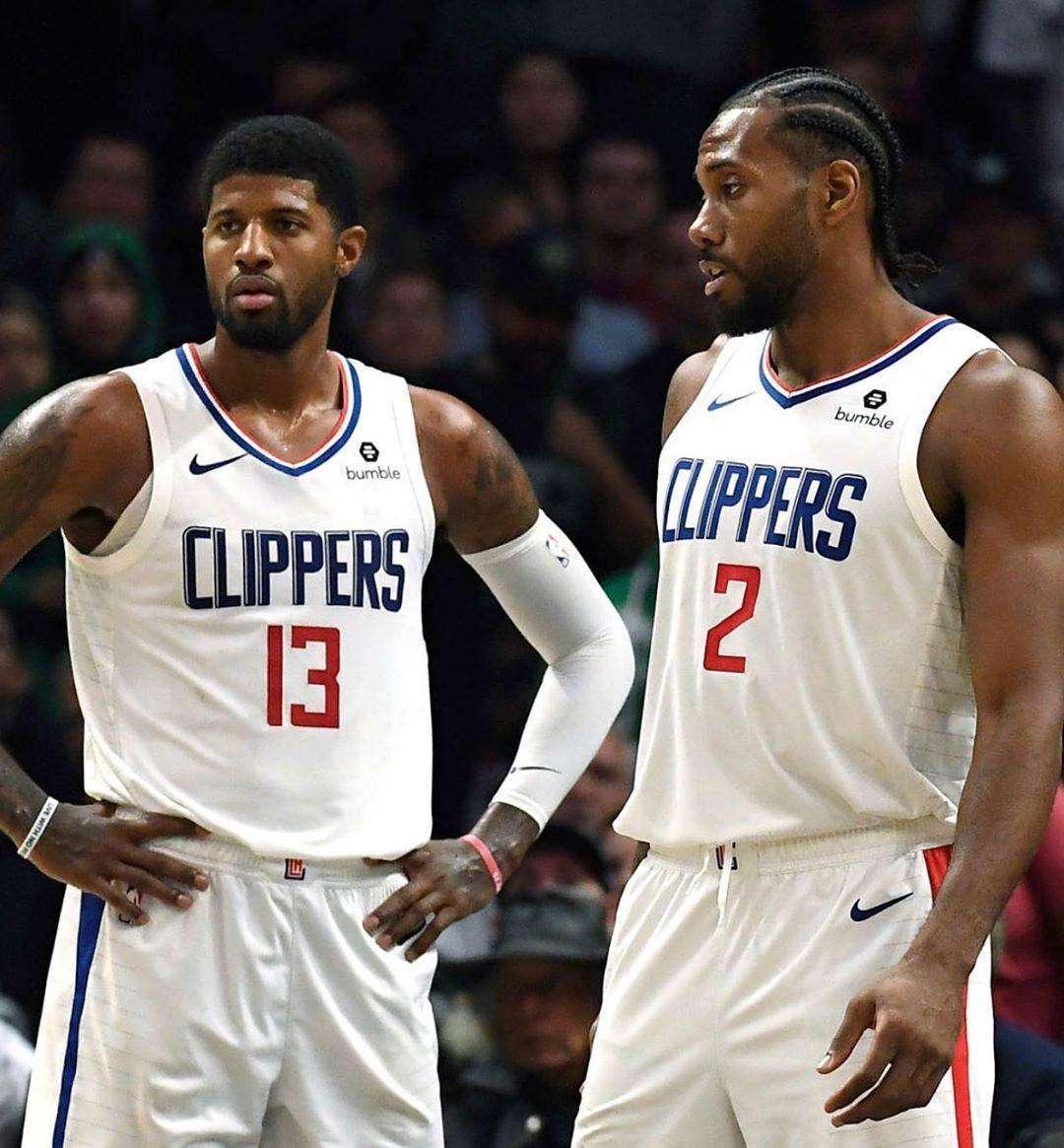 2025／26赛季英超：阿森纳4-1热刺，英超榜首在北伦敦德比到此一游（2025／26英超：阿森纳4-1热刺，榜首之旅打卡北伦敦德比）