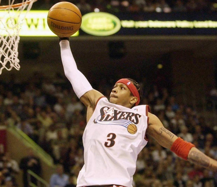 足球欧联杯精彩倒钩破门当选本周最佳进球（欧联杯惊艳倒钩破门荣膺本周最佳进球）