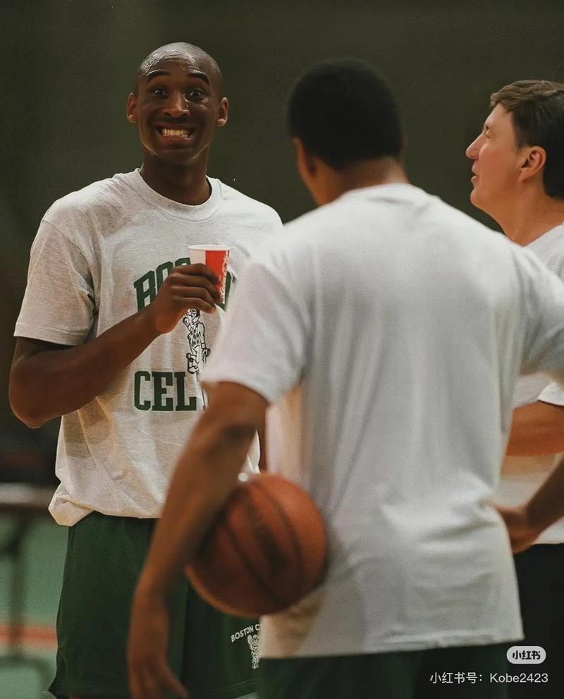 马德兴：中国足球管理组织没上道，没有协调好内卷和外战矛盾（马德兴：足球管理层仍不到位，内卷与外战冲突处理不当）