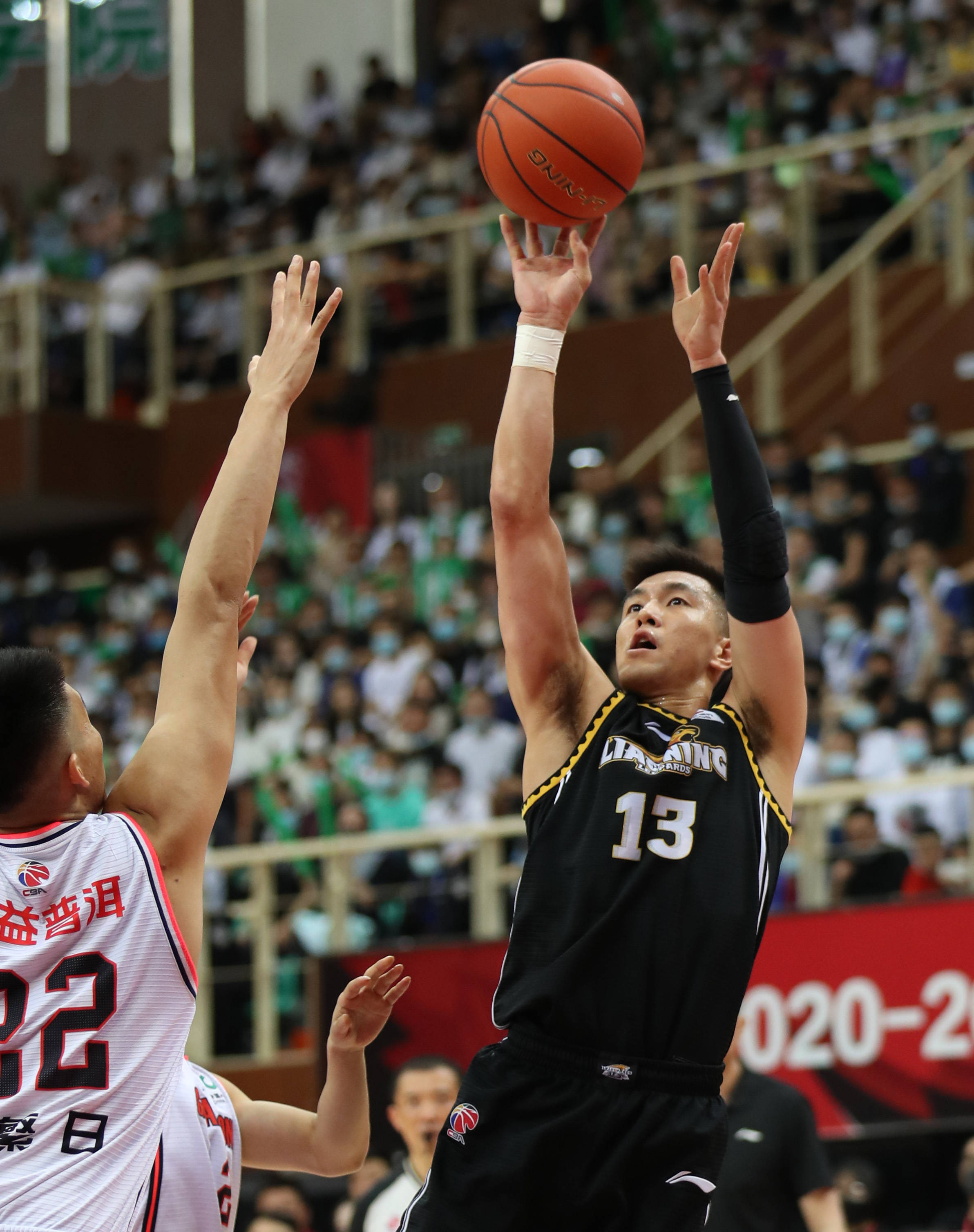 云南玉昆门将余鉴贤：希望下个赛季我能参加更多比赛（云南玉昆门将余鉴贤盼下赛季获得更多出场机会）