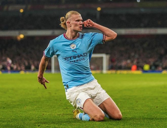 海港发文祝福奥斯卡：艰难时刻会过去，我们与功勋队长同在（海港声援奥斯卡：困境终将过去，功勋队长我们与你同在）