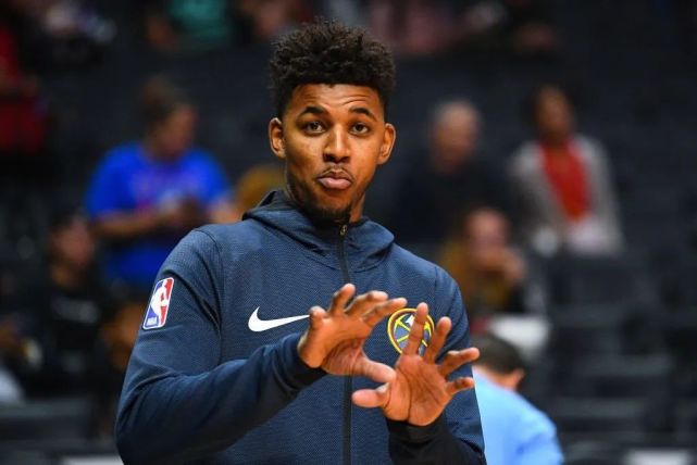 三角洲玩家，韦世豪晒自己在航天基地摸出非洲之心（自称三角洲玩家，韦世豪晒照：在航天基地摸到“非洲之心”）