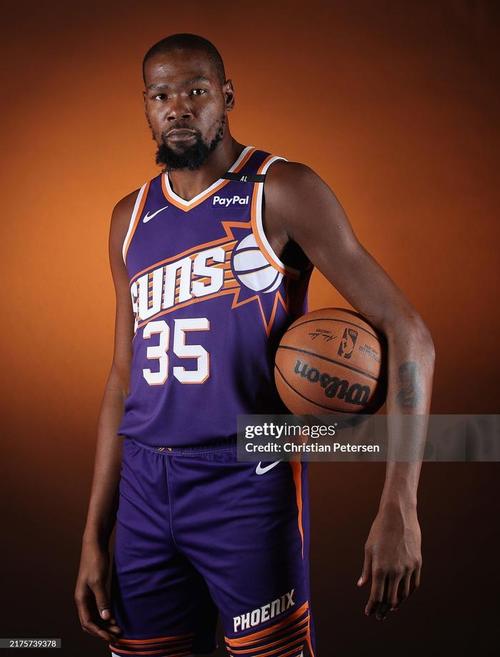 阿隆索：虽然我现在是教练，但真正美妙的是踢球（阿隆索坦言：如今身为主帅，最美妙的仍是踢球）