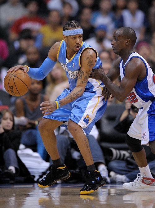 活塞全场24次失误葬送好局，本赛季首次连败&杯赛出局（24次失误毁掉胜机，活塞本季首遭连败并无缘杯赛）