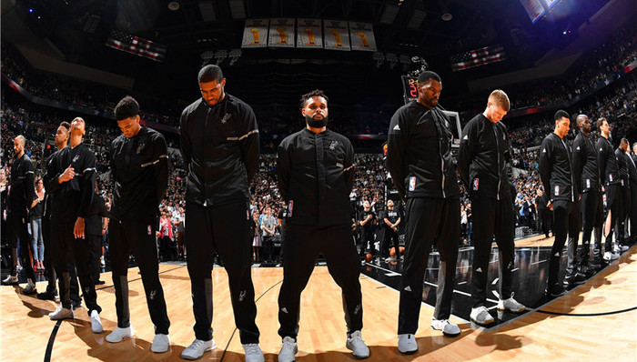 打得不错！希尔德半场7中3拿到9分5板2助（表现亮眼！希尔德半场7投3中拿下9分5篮板2助攻）