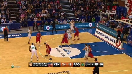 高效全能！约基奇半场10中8砍下23分8板7助2帽 首节11分（约基奇高效统治：半场10投8中轰下23分8板7助2帽，首节独取11分）