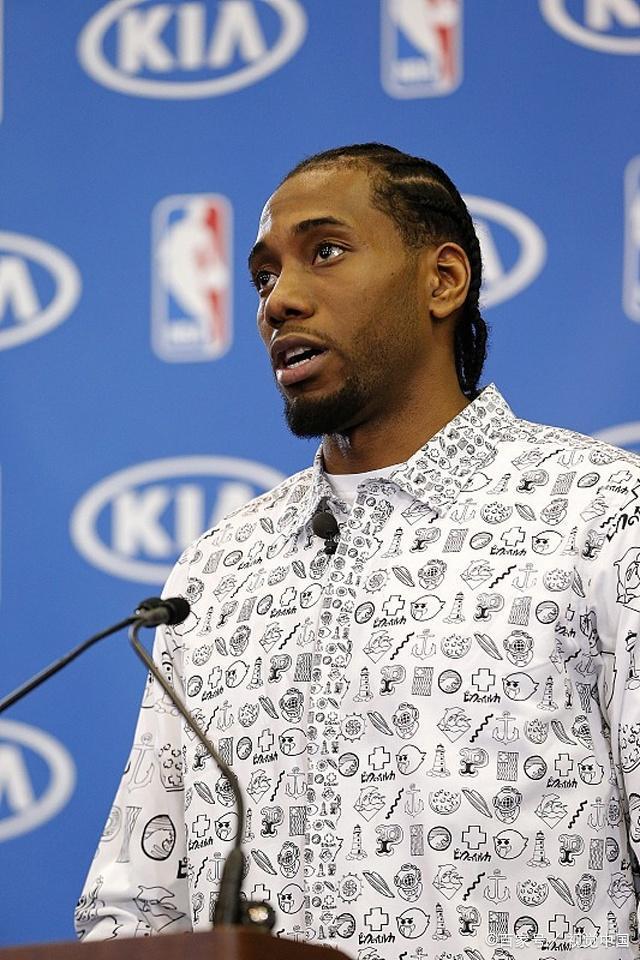 英媒：两家沙特球队将在1月报价萨拉赫，金额远低于2亿镑（英媒称两家沙特俱乐部拟于1月求购萨拉赫，报价大幅低于2亿英镑）