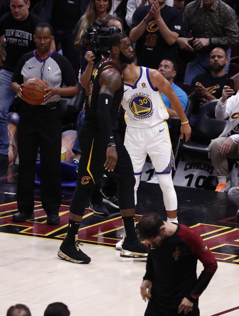 欧冠：巴黎2-0轻取泽尼特（欧冠-巴黎2比0完胜泽尼特）