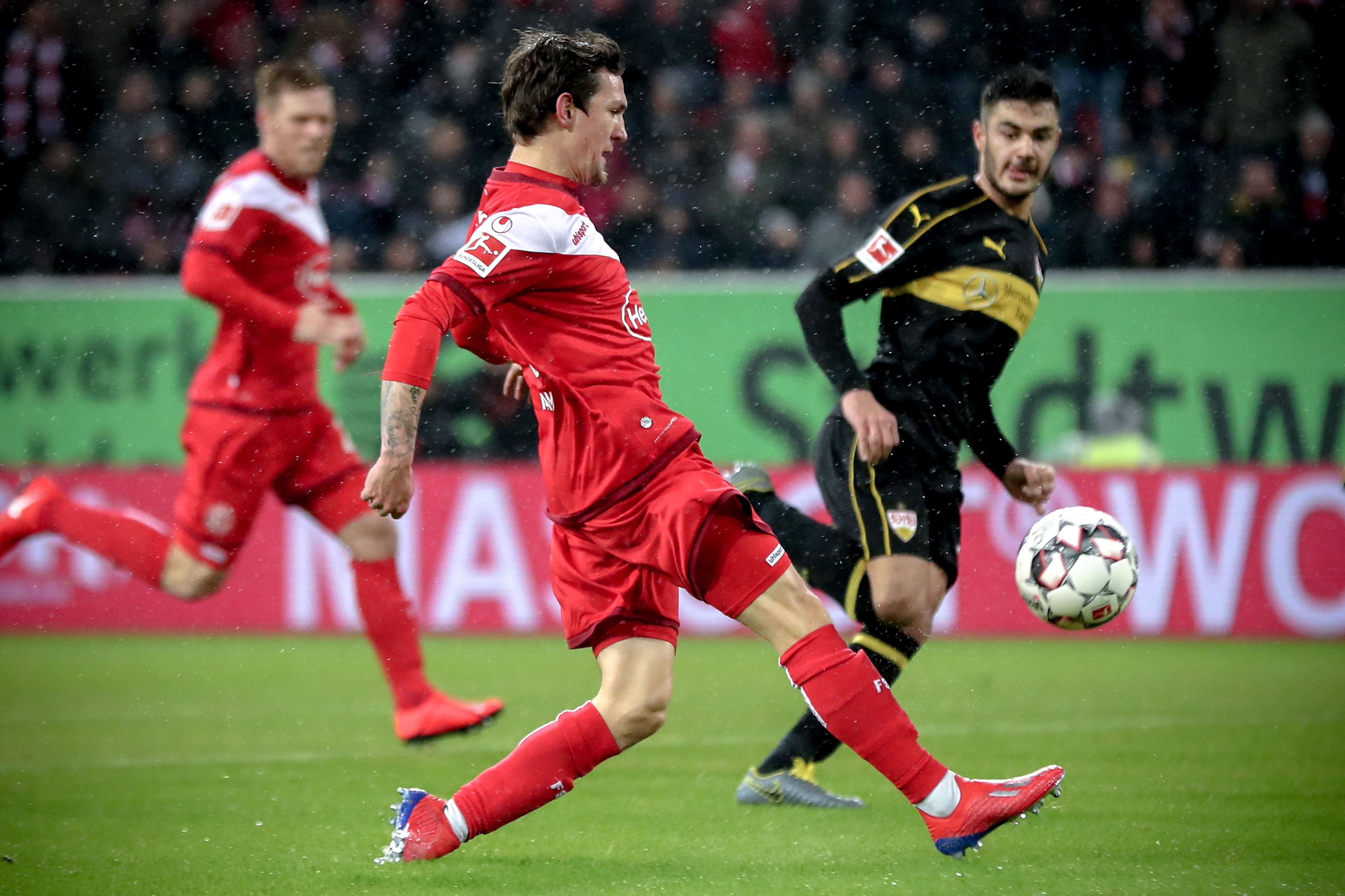 海登海姆vs弗赖堡：派林格、多施首发，金特尔、格里福出战（海登海姆对阵弗赖堡：派林格、多施先发，金特尔、格里福登场）