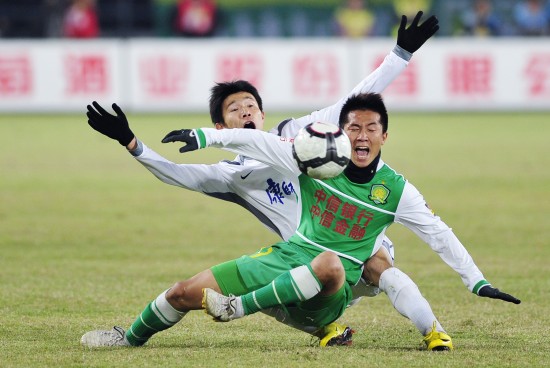 利兹联主场气势如虹，连斩蓝军创26年纪录（利兹联主场强势，连克蓝军刷新26年纪录）