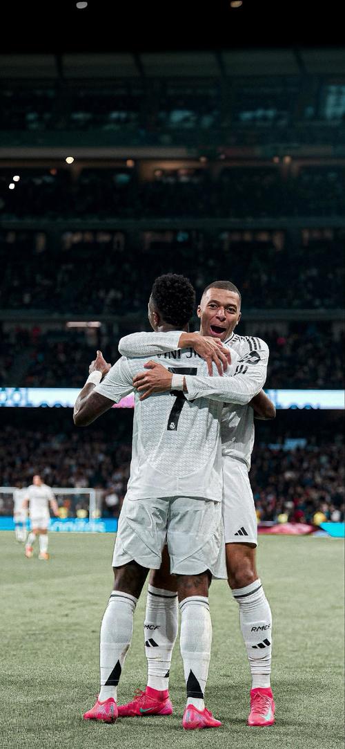 记者：拜仁拥有伊兰昆达的回购条款，回购价450-500万欧元（记者称拜仁设有伊兰昆达回购选项，费用为450至500万欧元）