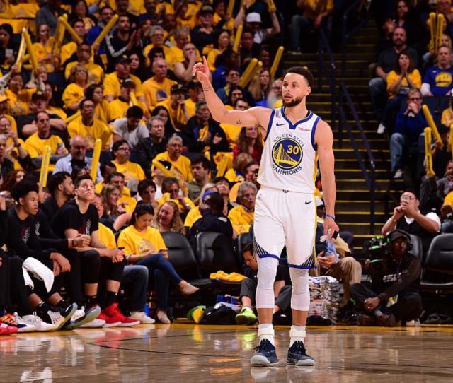 拜仁官方：后卫博埃因病缺席与斯图加特的比赛（拜仁官宣：后卫博埃因病无缘战斯图加特）