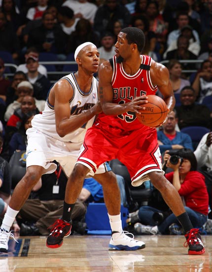 海港发文祝福奥斯卡：艰难时刻会过去，我们与功勋队长同在（海港声援奥斯卡：困境终将过去，功勋队长我们与你同在）