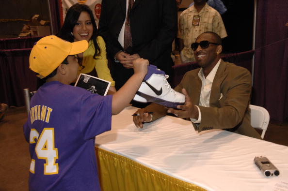 英媒：切尔西预计帕尔默即将复出，出战对阵巴萨阿森纳的比赛（英媒称切尔西预计帕尔默很快复出，将赶上与巴萨、阿森纳的比赛）