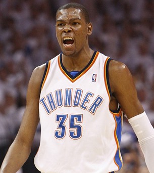 里程碑，青岛西海岸球员宋浩宇俱乐部生涯出战100场比赛（青岛西海岸球员宋浩宇达成俱乐部生涯百场里程碑）